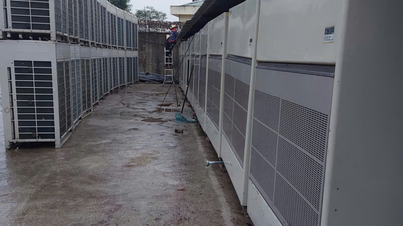 Kho điều hòa công suất lớn của Điện Lạnh Tuấn Ngọc – thiết bị thực tế sẵn sàng triển khai